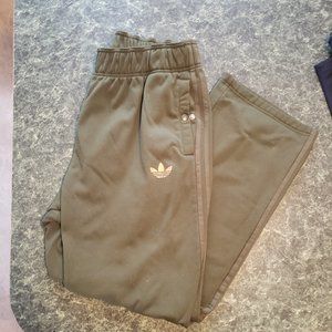Adidas 3-stripe green pants